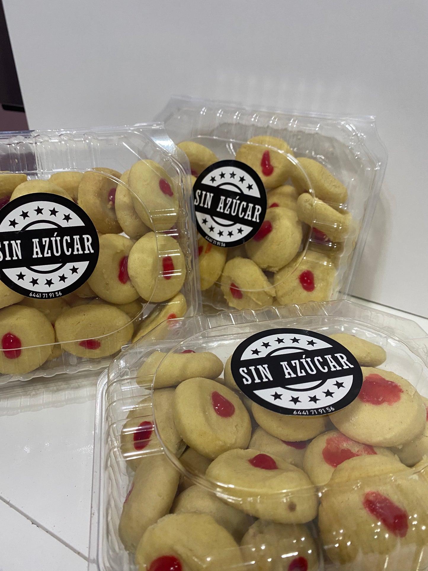CAJA DE GALLETAS CON CENTRO DE MERMELADA - 1 KG